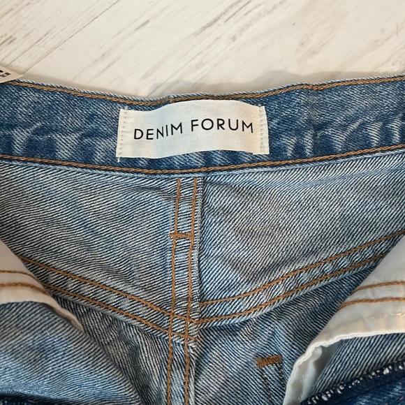 Denim Forum- The Joni Short size 26 high rise - Picture 4 of 6